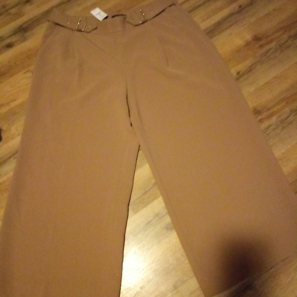 White House/Black House Market  women crop pants